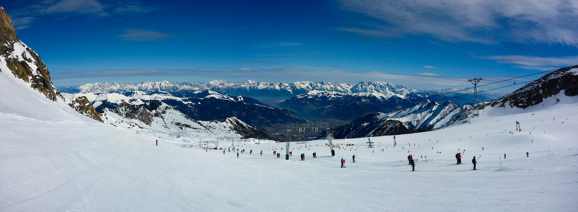 Suivez-nous pour organiser vos vacances de ski au meilleur prix